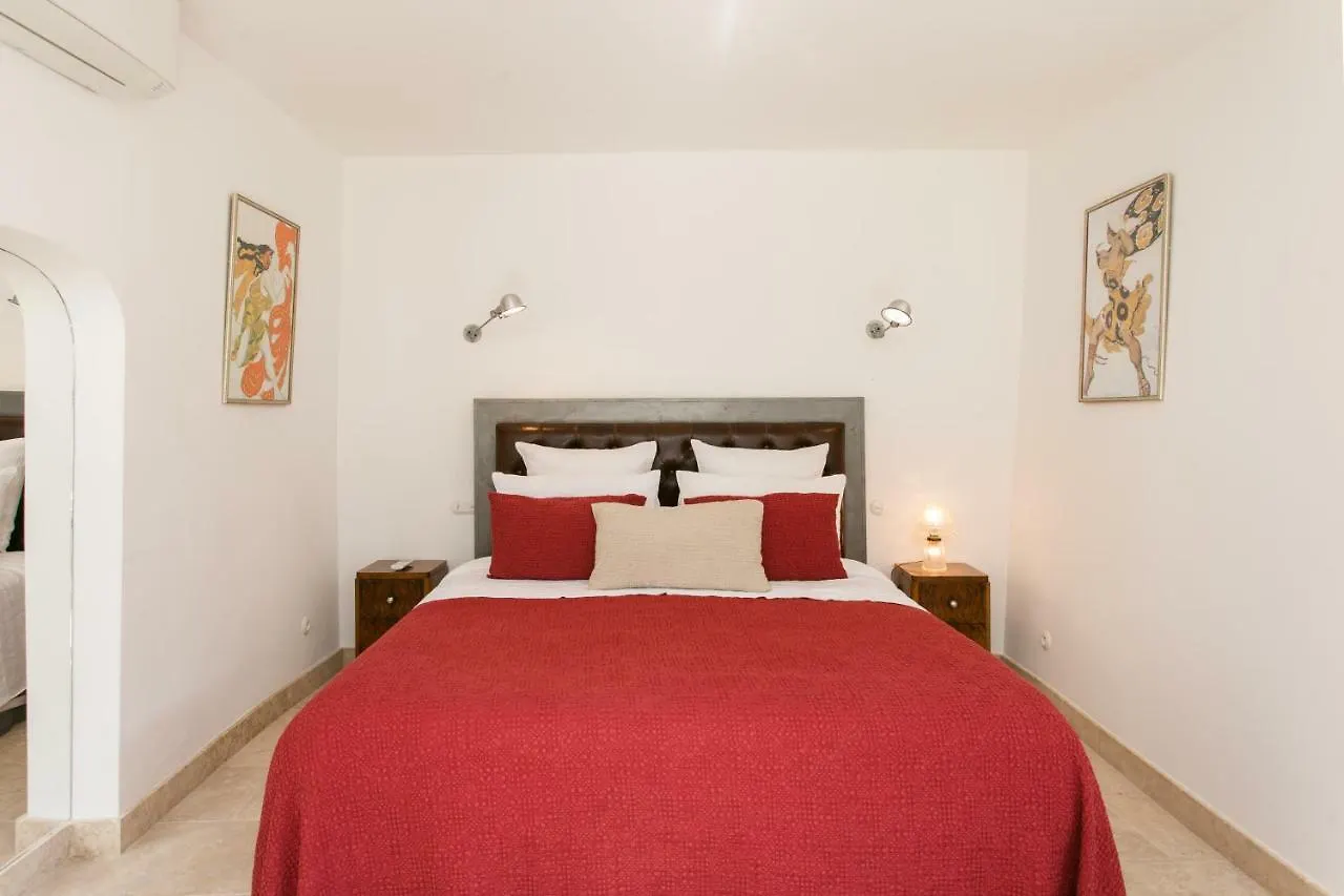 ***  La Grande Verriere Bed & Breakfast Goult France